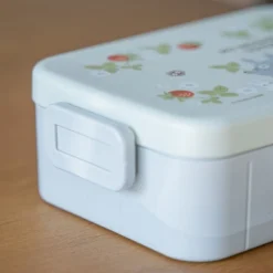 Maison Ghibli Lunch Box 4 Locks 650Ml Rasberry Collection - My Neighbor Totoro